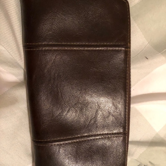 Vintage liz Claiborne leather wallet. Many compartments zipper closure - Picture 4 of 4